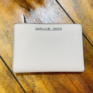 Michael Kors wallet - like new